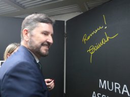 Presidente da Alece, Deputado Romeu Aldigueri, no Mural de Assinaturas